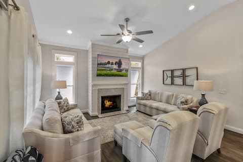 Top Airbnb: Luxury Beach Haven on Folly! Close to Center St! in Folly Beach