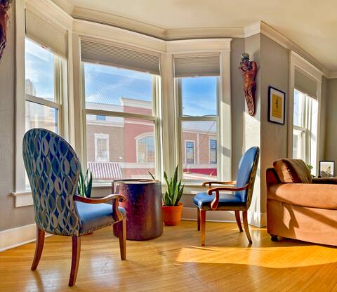 Historic Apartment on the Woodstock Square