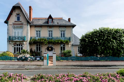 Villa on the banks of the Loire