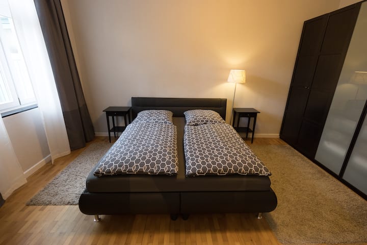 卧室（ 20平方米） ，配有两张独立的床垫80x200厘米

也可放置婴儿旅行婴儿床。