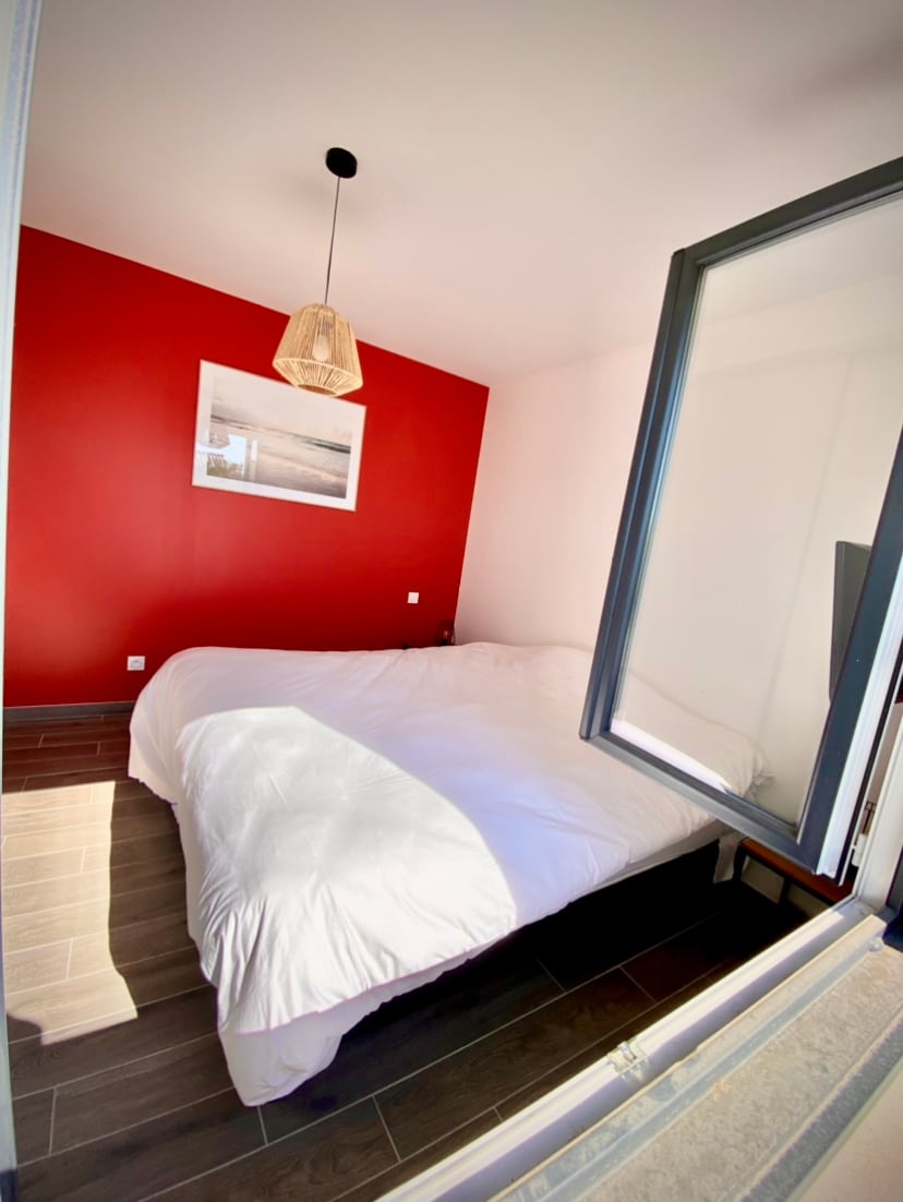 slaapkamer met 1 kingsize bed x 180