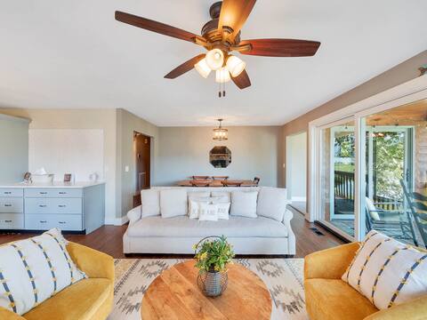 Tennessee Riverfront Cottage w/HOT TUB on 3 acres