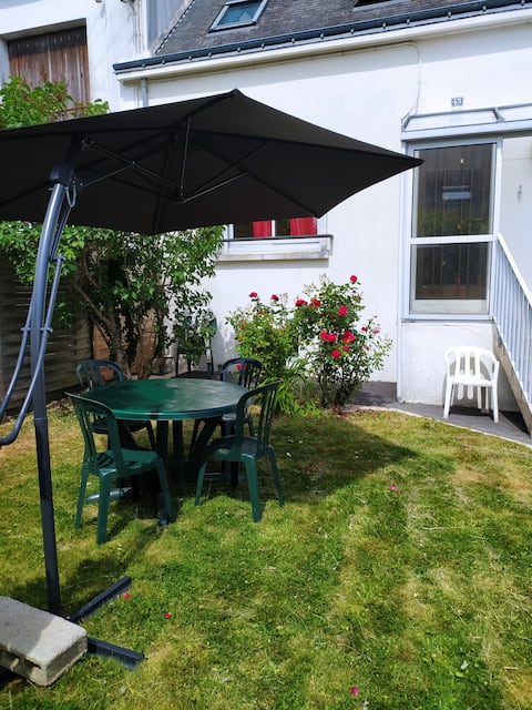 Top performing Airbnb: Quiet townhouse close to beaches. in Lorient