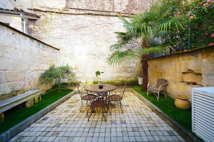 Bel immeuble 250m2 + cour en hyper-centre Bordeaux gallery image 3