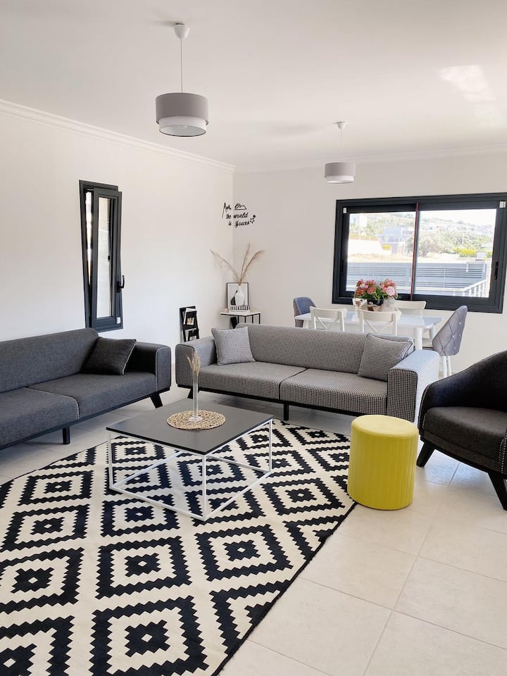 Müstakil, Havuzlu, Geniş Bahçeli Villa - Alaçatı