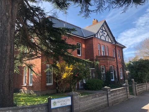 x4 Double bedroom apartment in Boscombe Spa