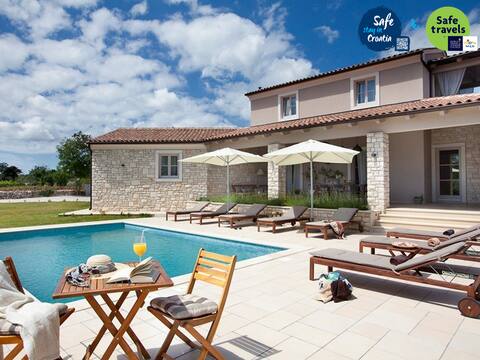 Villa Divina Family Pool Holiday House