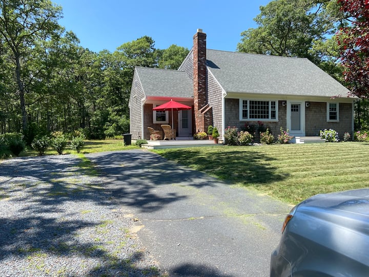 Cheerful 4bedroom residential home with hot tub Houses for Rent in