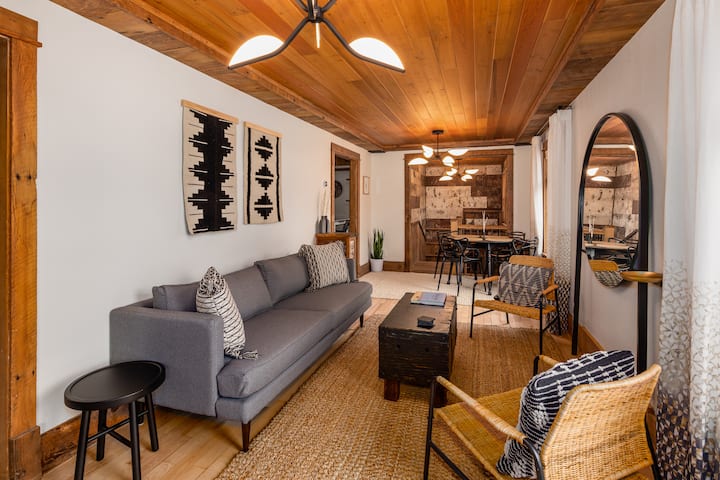 Downtown Modern Bungalow - 3br W/ Hot Tub - Bozeman, MT