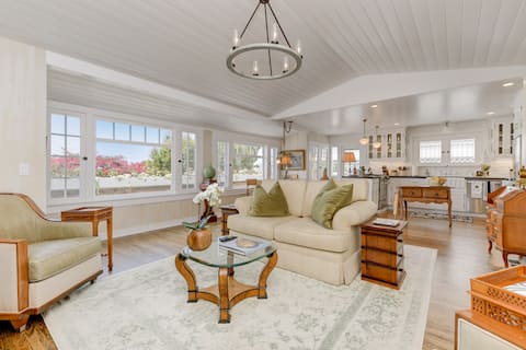 Top performing Airbnb: 2 Bed 1.5 bath W/ Huge Yard in Heart of La Jolla in La Jolla