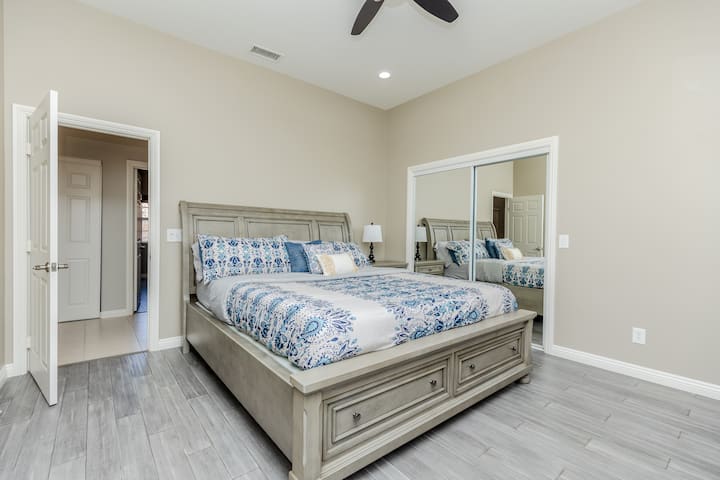 Camera 4 con letto matrimoniale grande Cal e bagno annesso