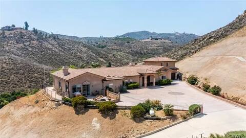 Serenity Mansion - Hilltop mansion with 25 beds!