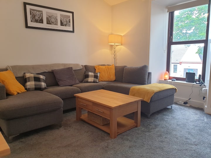 Lovely 2 Bedroom 1st Floor Flat in centre of town Condominiums for