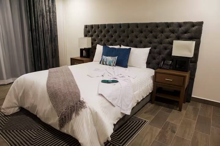 Spacious and Luxurious Apt. 1 block from Reforma gallery image 2