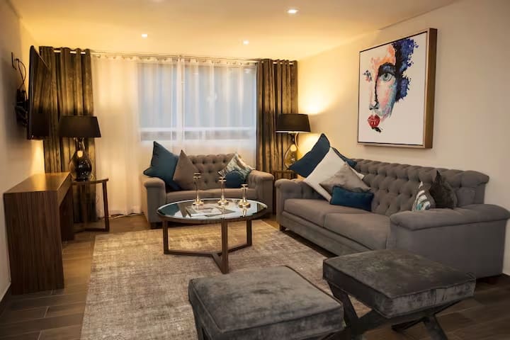 Spacious and Luxurious Apt. 1 block from Reforma