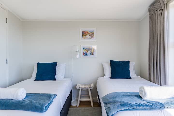 Chambre 2 à l'étage avec deux lits simples