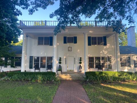 Beautiful 6 bedroom home with pool and 2 hot tubs