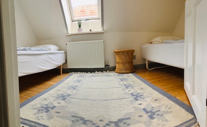 Soveværelse med to enkeltsenge