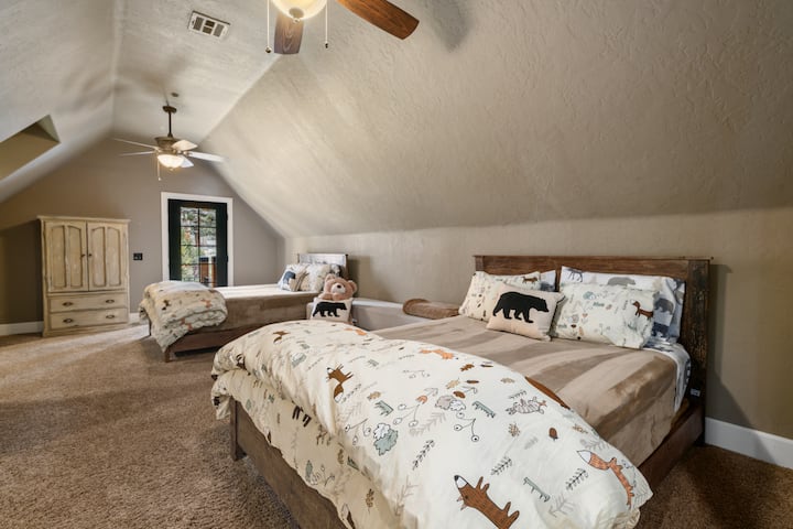 The kids' room features 2 queen-sized beds, a crib, a sofa bed, a full pullout, and a ceiling fan for added comfort. It also includes a walkout balcony with a beautiful view, offering plenty of space for the whole family to relax.













