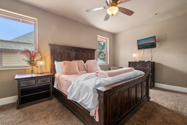 Bedroom #5 "Pink Room" is an elegant upstairs 2nd master in Big Bear Castle. Features a plush queen bed, cozy sitting area, ensuite bathroom, and charming pink accents. 