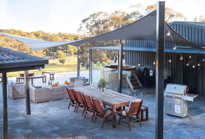 Barossa house in the vines & stunning valley view!