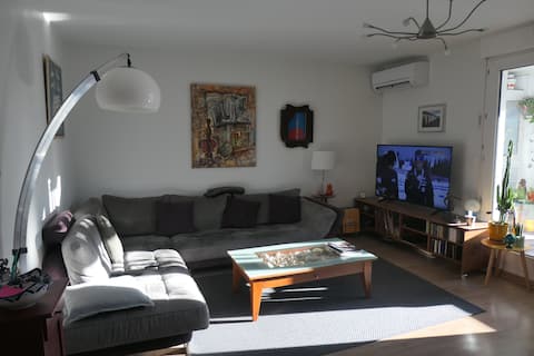 Top Airbnb: BEAUTIFUL APARTMENT WITH FREE PARKING ON SITE à Croix D'argent