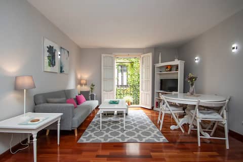 Successful Airbnb property: WONDERFUL, QUIET, BRIGHT AND CENTRAL A/C - WIFI in San Bartolomé