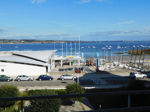 Top performing Airbnb: Apartment "Breathtaking sea view". Waterfront in Plougonvelin