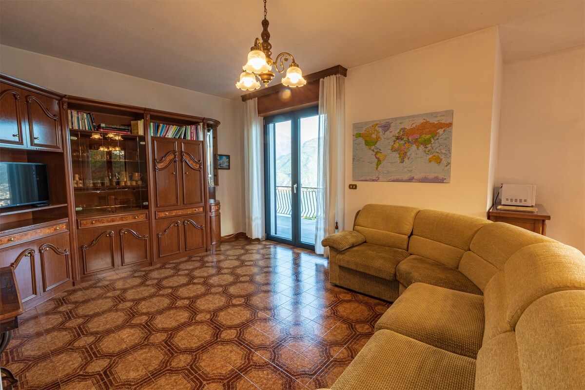 Successful Airbnb property: Terrazza degli Ulivi: Lake View Apartment in San Siro