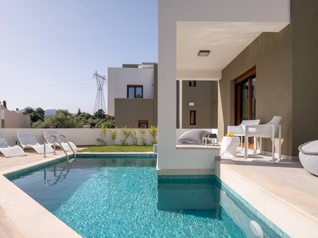 De.Light Boutique Villa III, Featuring Heated Pool