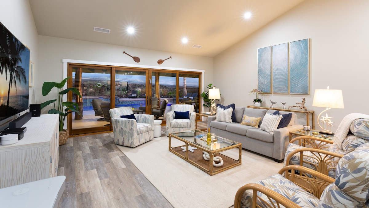 Odlična soba s prozorima od zida do zida i kliznim vratima za boravak u zatvorenom i na otvorenom