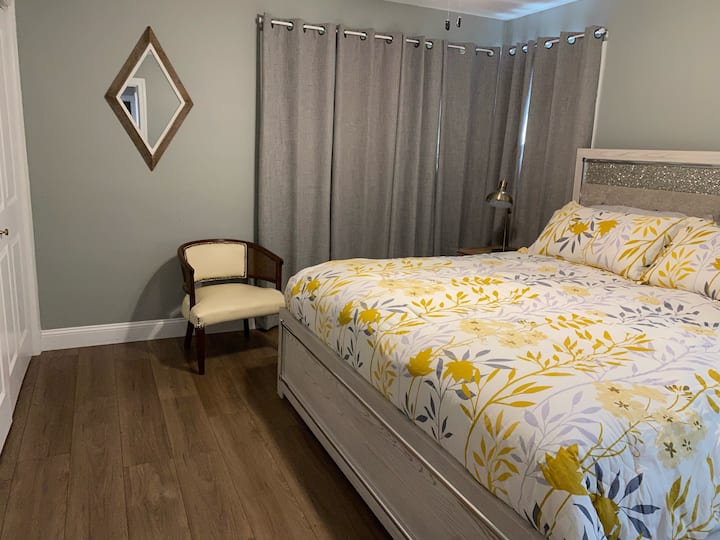 ห้องนอนใหญ่ - เตียงขนาดคิงไซส์