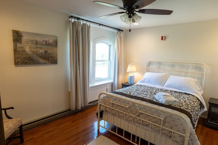 Dhoma e gjumit 1, krevati dopio "queen"