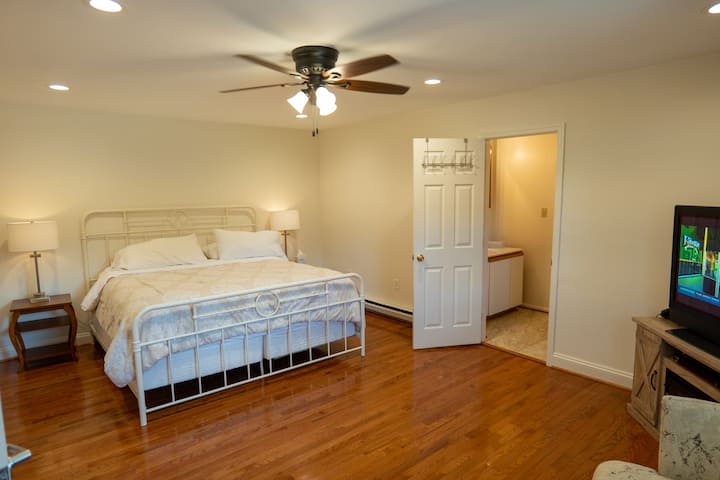 Dhoma kryesore e gjumit, krevati dopio "king"