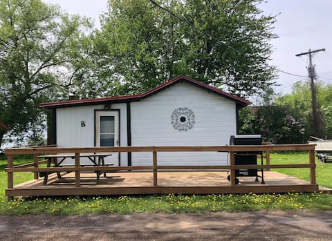 Rustic 2 Bedroom Cabin (B) in Guffin Bay