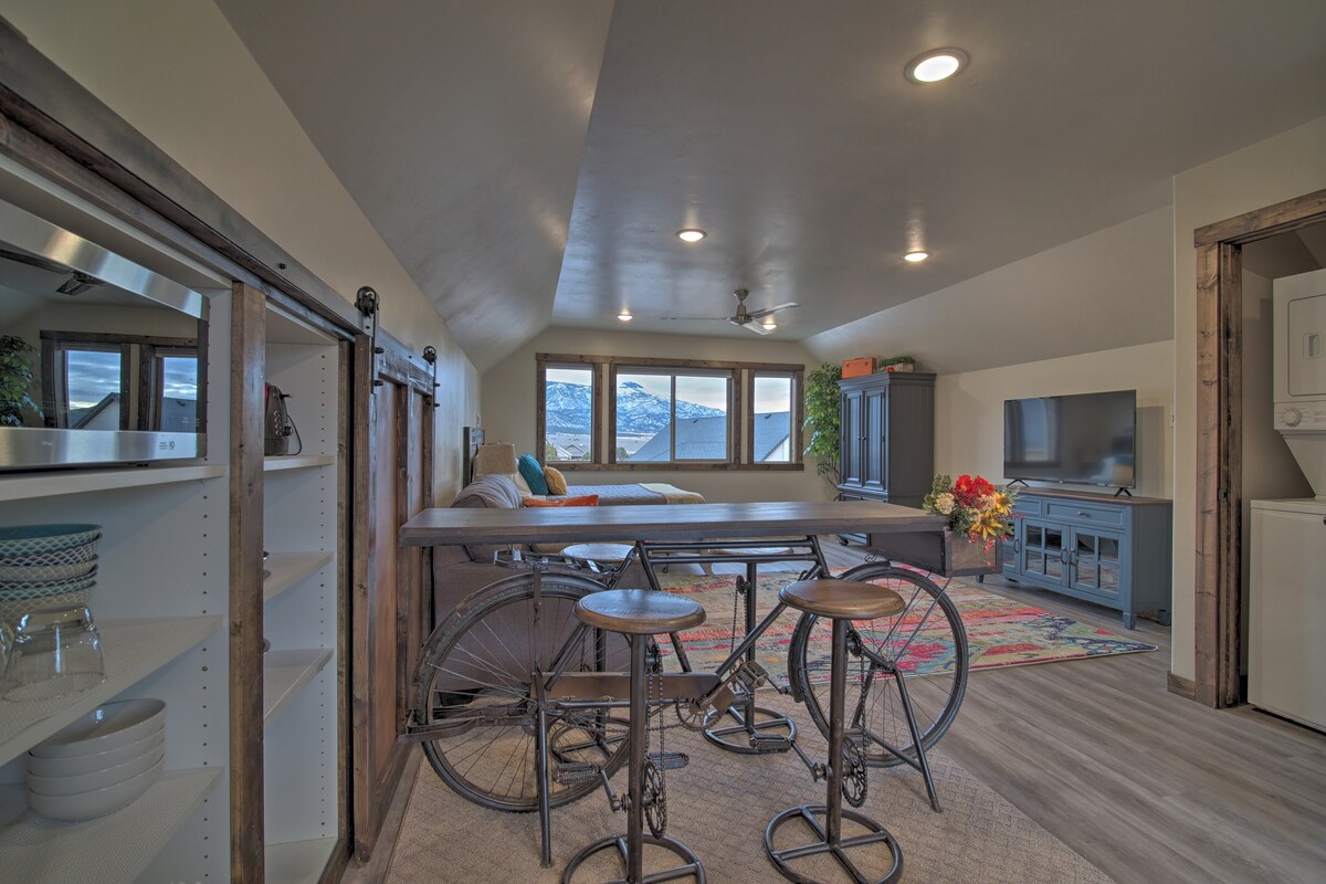 Top Airbnb: Custom Studio Apartment with Garage and Views! in Cedar City