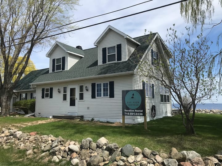 Bay View Cottage on the shore of Green Bay Cottages for Rent in
