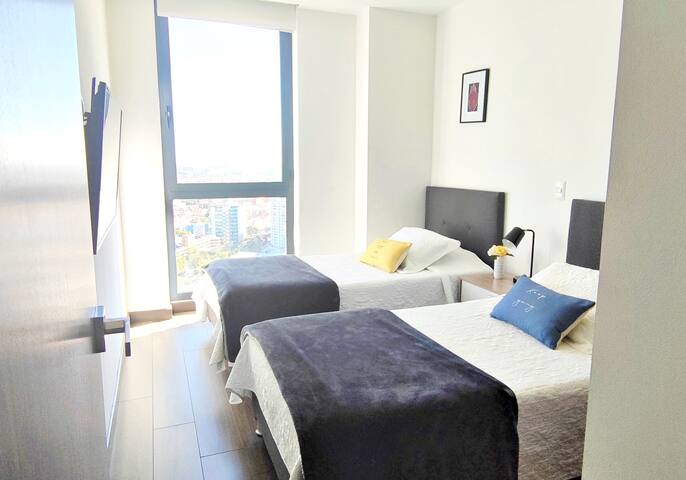 Luxurious & Amazing View+King Bed+Pool – 3 Br 2 Bt gallery image 5