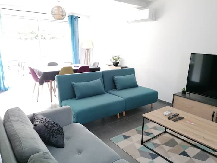 Salón con sofá cama 2 x 1 persona