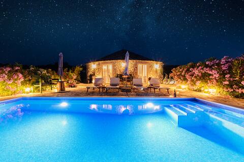 Island Getaway - Heritage House
