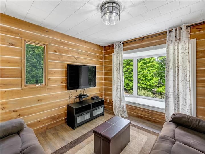 The Hill! 20 Acres W Private Water Front + Boats! - Kawartha Lakes