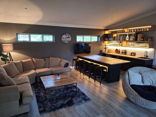 Stunning 4 bedroom spacious home! gallery image 4