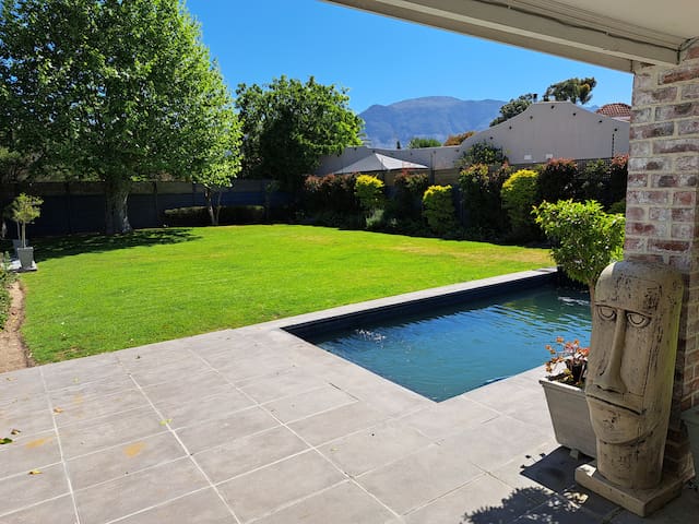 Stunning 4 bedroom spacious home!