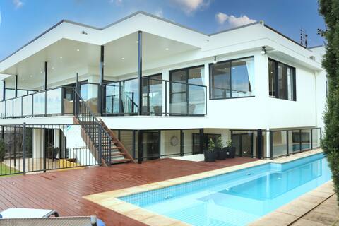 Villa paradiso - 5 beds - beach access - pool