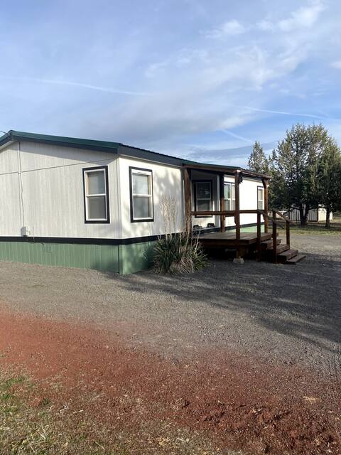 Terrebonne Family 3 bedroom 2 bath home.