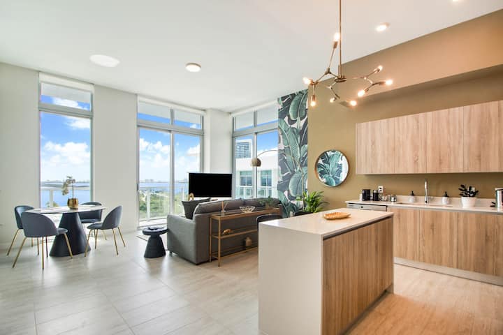 1BR Penthouse w.bay views in Miami Design District