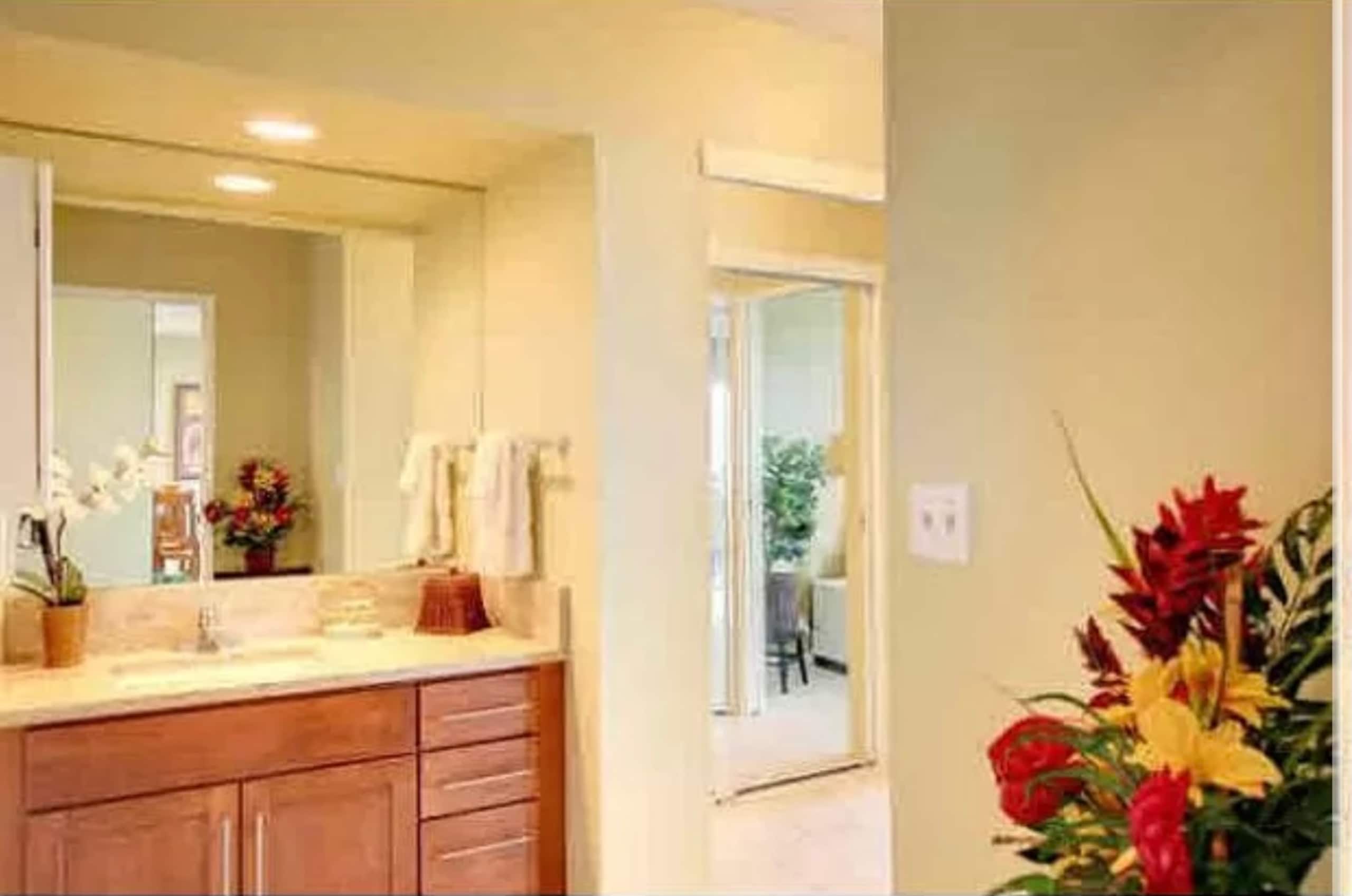 Condo in Kailua-Kona · ★4.95 · 2 bedrooms · 4 beds · 2 baths - Image 17