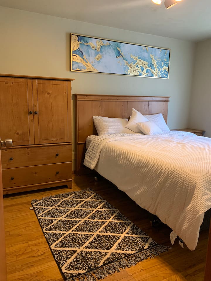 2つ目のベッドルームはメモリーフォームマットレス付きのブルールームです（硬さは柔らかいです）