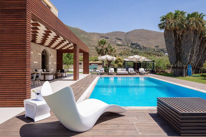 Villa Lygia -Beachside luxury redefined: by etouri gallery image 4