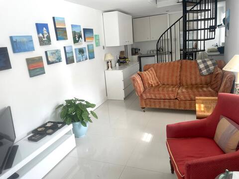 Characterful 2-bedroom cozy cottage with garden